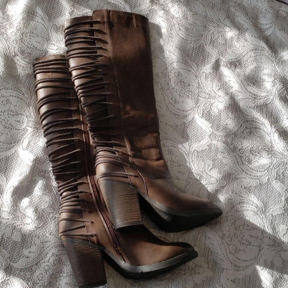 Brown Boots - Picture 4 of 6